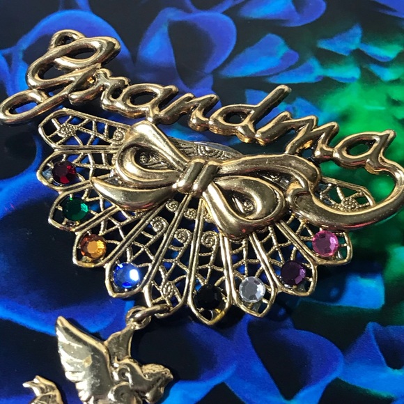 Vintage pretty Grandma pin with Guardian angel🦋💕 - Picture 2 of 5